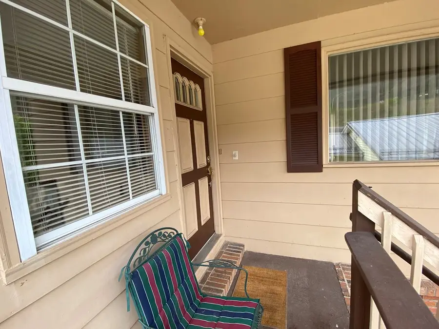 128 Kentucky Ave, South Williamson, KY 41503 - #3