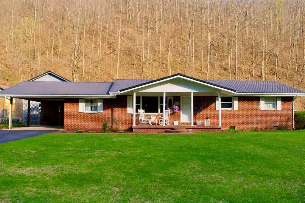 30 Amos Newsome Ln, Virgie, KY 41572 - #1