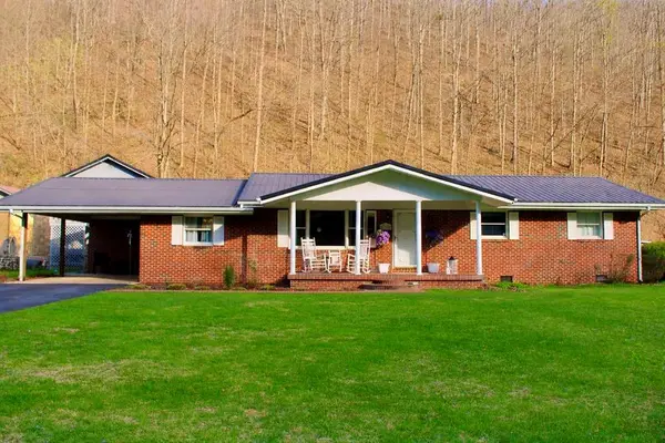 30 Amos Newsome Ln, Virgie, KY 41572