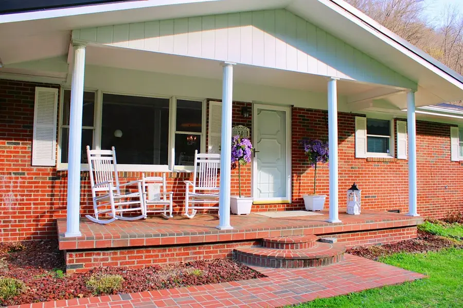 30 Amos Newsome Ln, Virgie, KY 41572 - #2