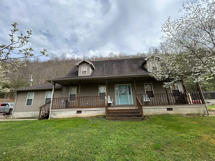 861 Tackett Branch, Hagerhill, KY 41222 - #2