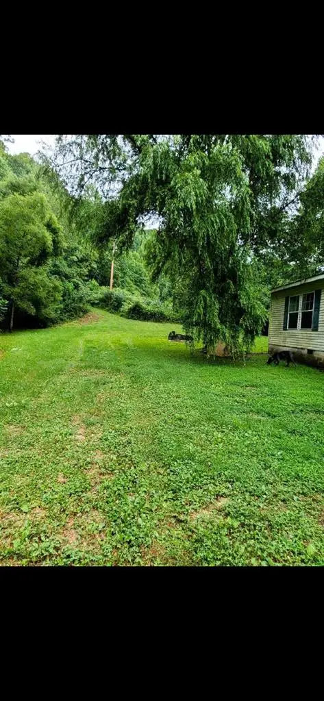 531 Sylvester Branch Road, Emmalena, KY 41740