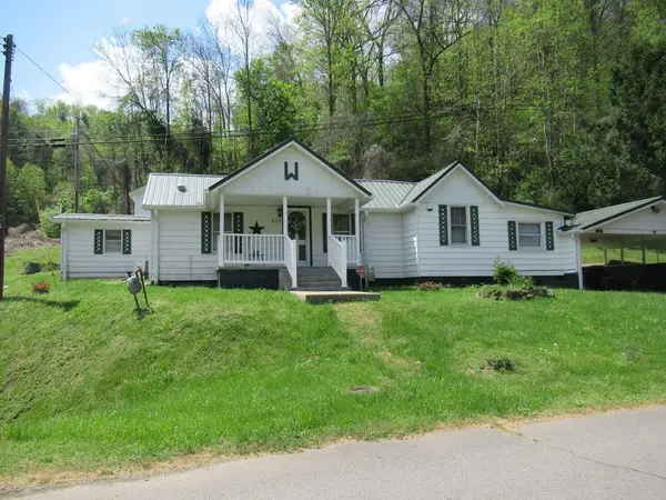 422 Combs Dr, Wittensville, KY 41201