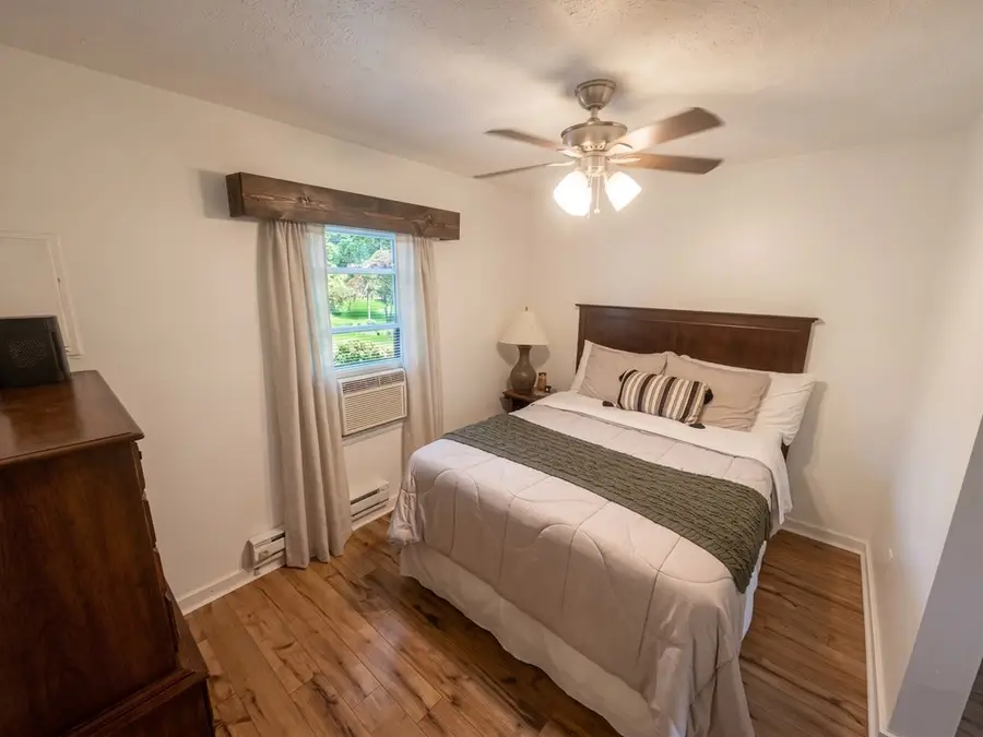 582 Town Mountain Rd, Pikeville, KY 41501 - #2