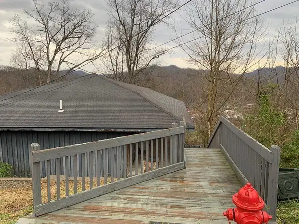 102 Smith Hill, Pikeville, KY 41501