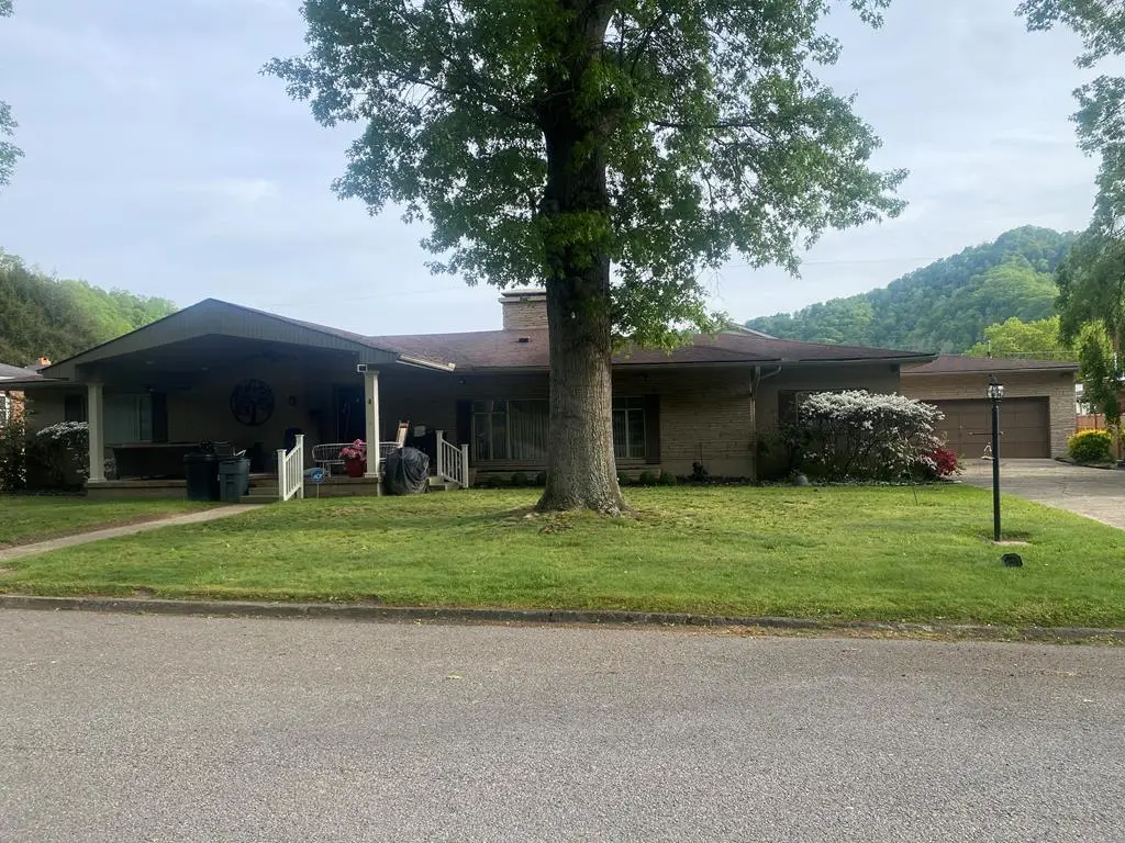 4 N Sunset Blvd, Williamson, WV 25661 - #1