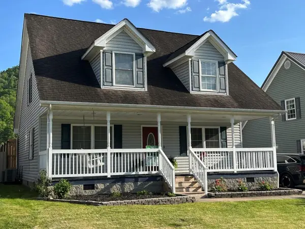 22 May Street, Auxier, KY 41602