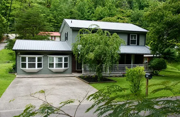 387 Left Penhook Road, Harold, KY 41635