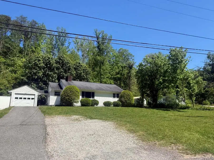 2642 Ky Rt 1107, Paintsville, KY 41240 - #2