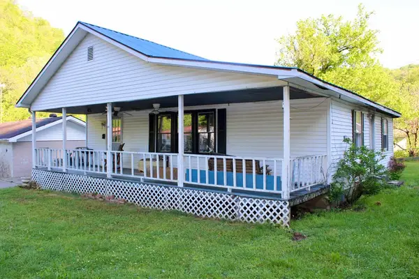 109 Frasure Creek Rd, McDowell, KY 41647