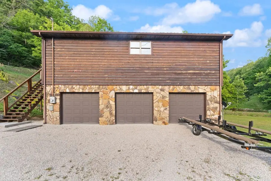 326 Cherry Lane, Garrett, KY 41630 - #2