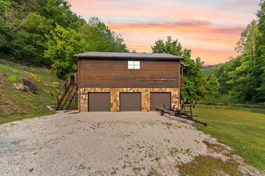 326 Cherry Lane, Garrett, KY 41630 - #3