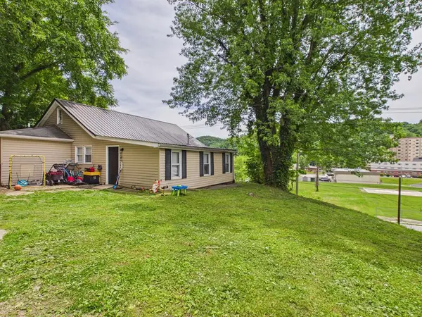 609 Third Street, Paintsville, KY 41240