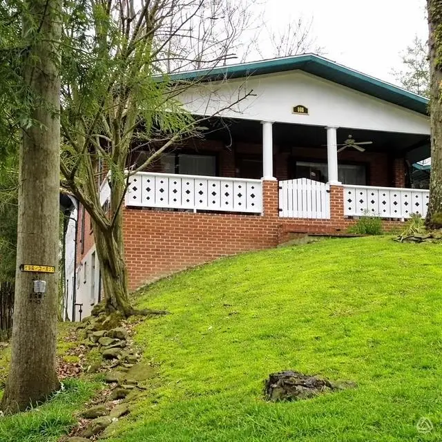908 Kentucky Blvd, Hazard, KY 41701 - #1