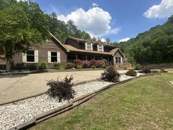 357 Freds Fork, Prestonsburg, KY 41653