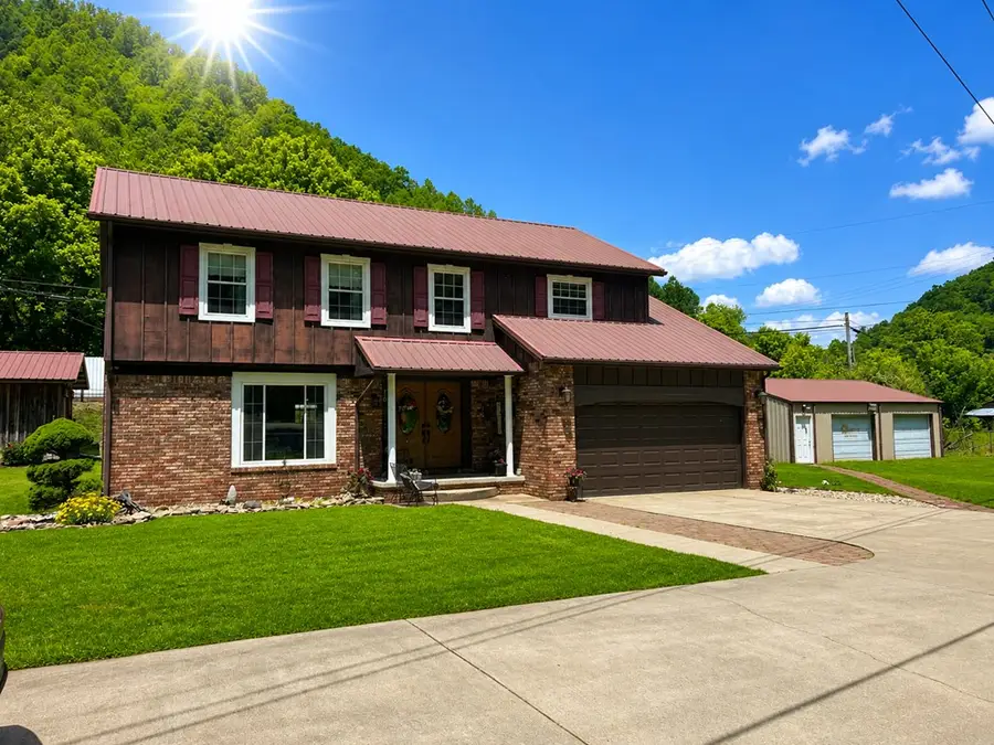 15 Walace Rd, Elkhorn City, KY 41522 - #2