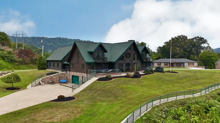 184 Stonehenge Drive, Pikeville, KY 41501 - #2