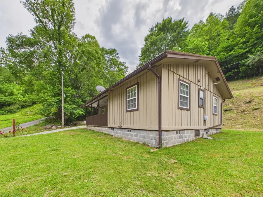 628 Harrison Newsome Br, Pikeville, KY 41501 - #2