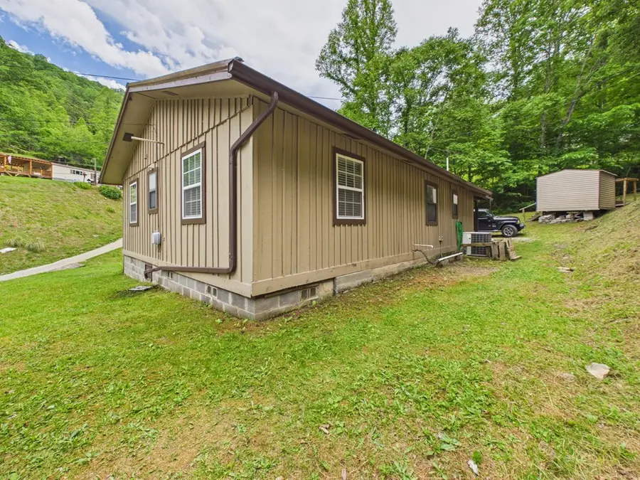 628 Harrison Newsome Br, Pikeville, KY 41501 - #3