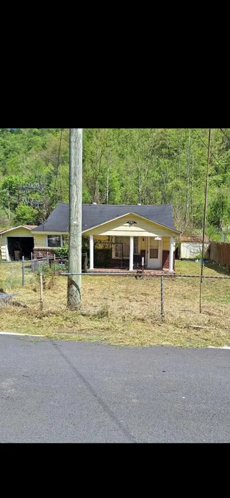 3184 Pondcreek Rd, Pinsonfork, KY 41555