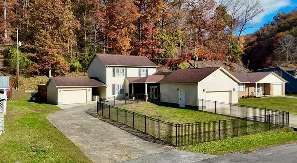152 Keene Village Drive, Raccoon, KY 41557