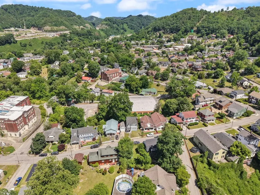 524 Oakhurst Ave, Hazard, KY 41701 - #3