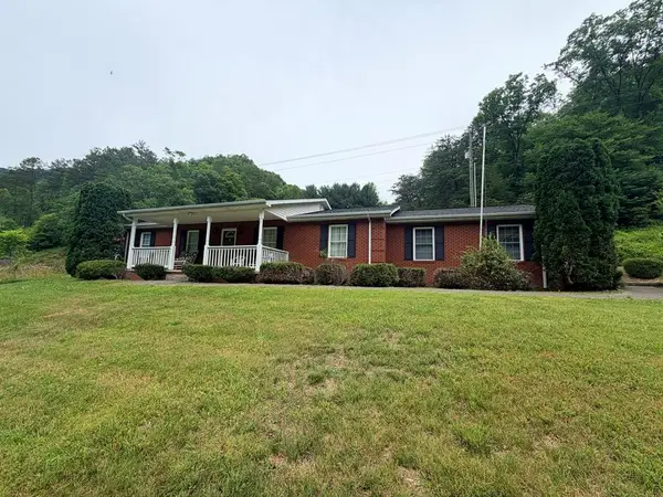 17004 Ky Rt 979, Beaver, KY 41604