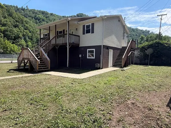 83 Park Rd., Freeburn, KY 41528
