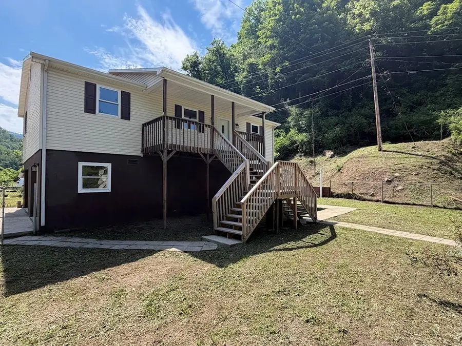 83 Park Rd., Freeburn, KY 41528 - #2