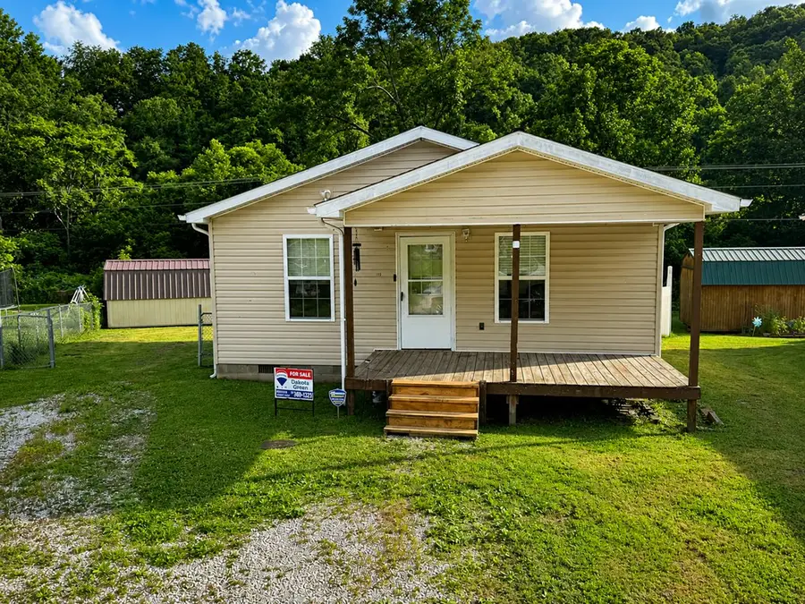 115 Stambaugh Estates Dr., Stambaugh, KY 41257 - #2