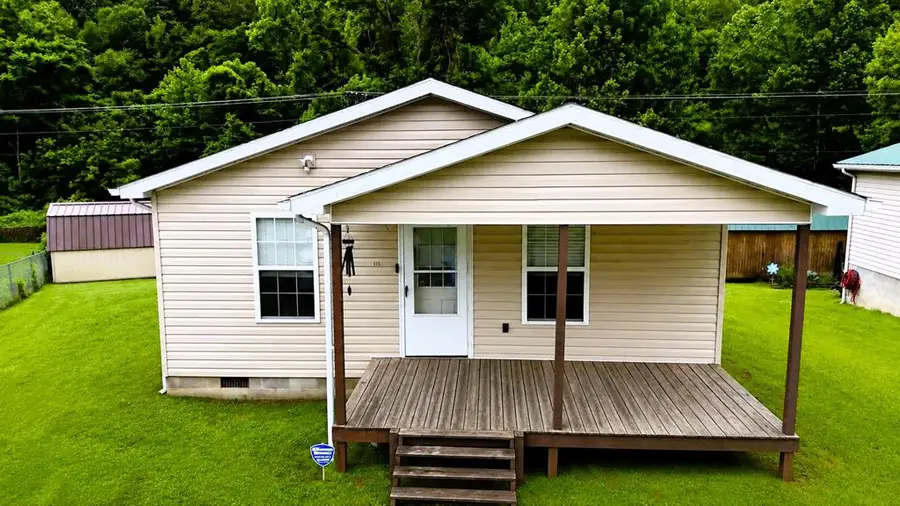 115 Stambaugh Estates Dr., Stambaugh, KY 41257 - #3