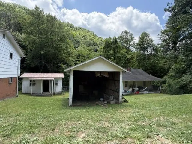 1722 Spruce Pine Rd., Garner, KY 41817 - #2