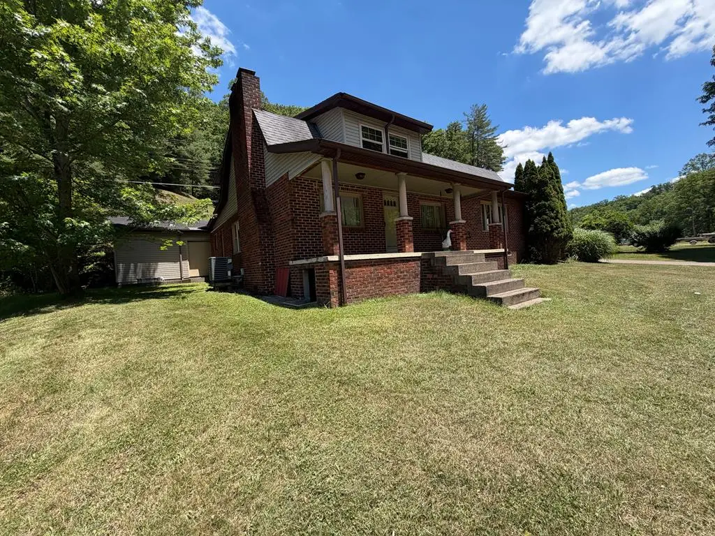 3522 Long Branch Rd, Belfry, KY 41514 - #1