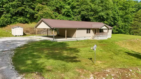 52 Extension Drive, Whitesburg, KY 41858