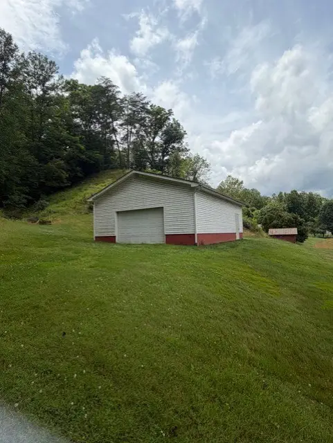 4589 Abbott Creek Rd., Prestonsburg, KY 41653 - #2