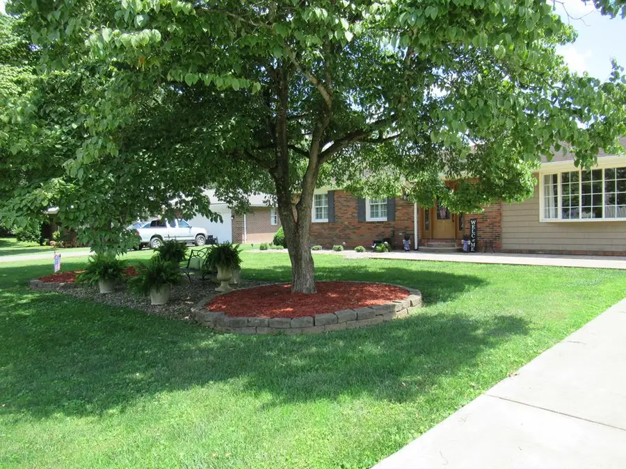 808 Dugan Drive, Paintsville, KY 41240 - #3