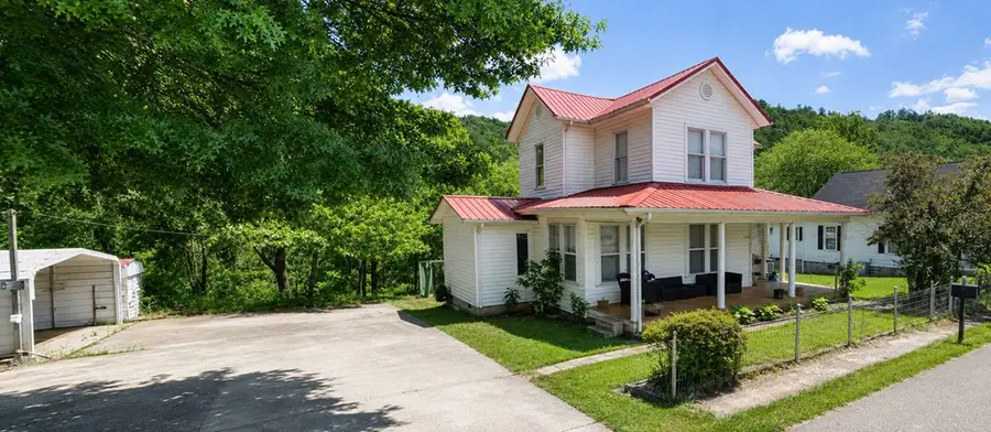 192 N Buckingham Ave, West Van Lear, KY 41268 - #2