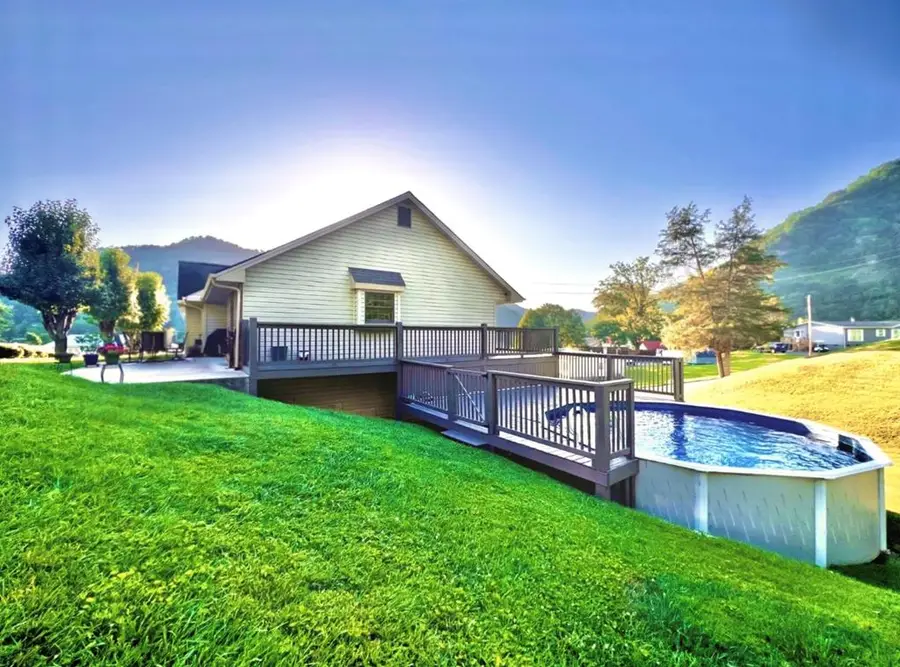 110 Cumberland, Elkhorn City, KY 41522 - #3