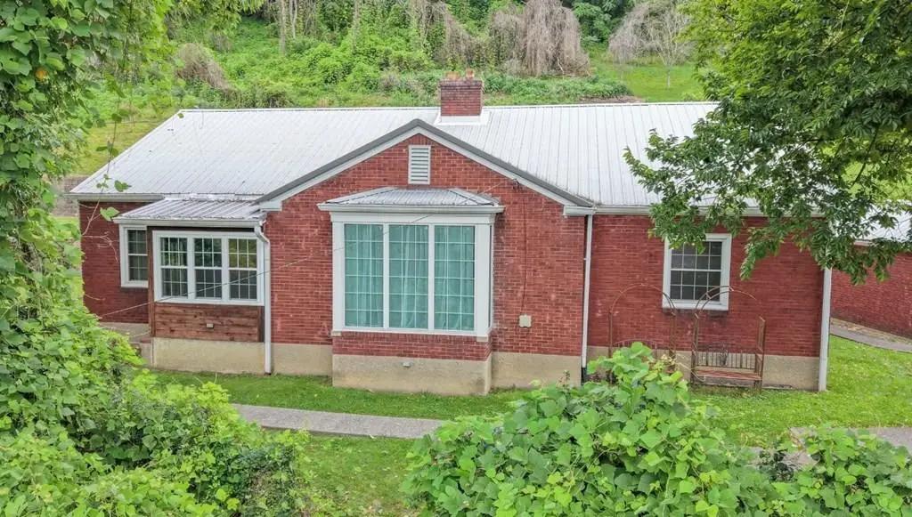 209 Highland Ave, Hazard, KY 41701 - #1