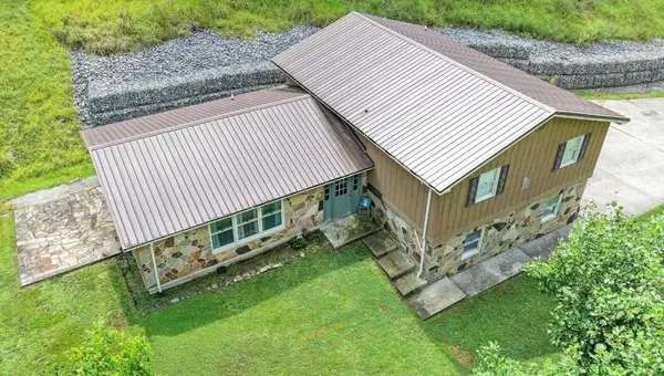 5427 Lotts Creek Road, Hazard, KY 41701