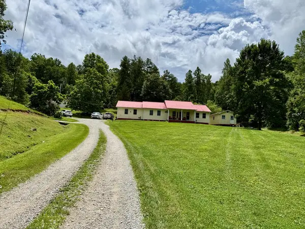 992 Red Branch Rd, Louisa, KY 41230
