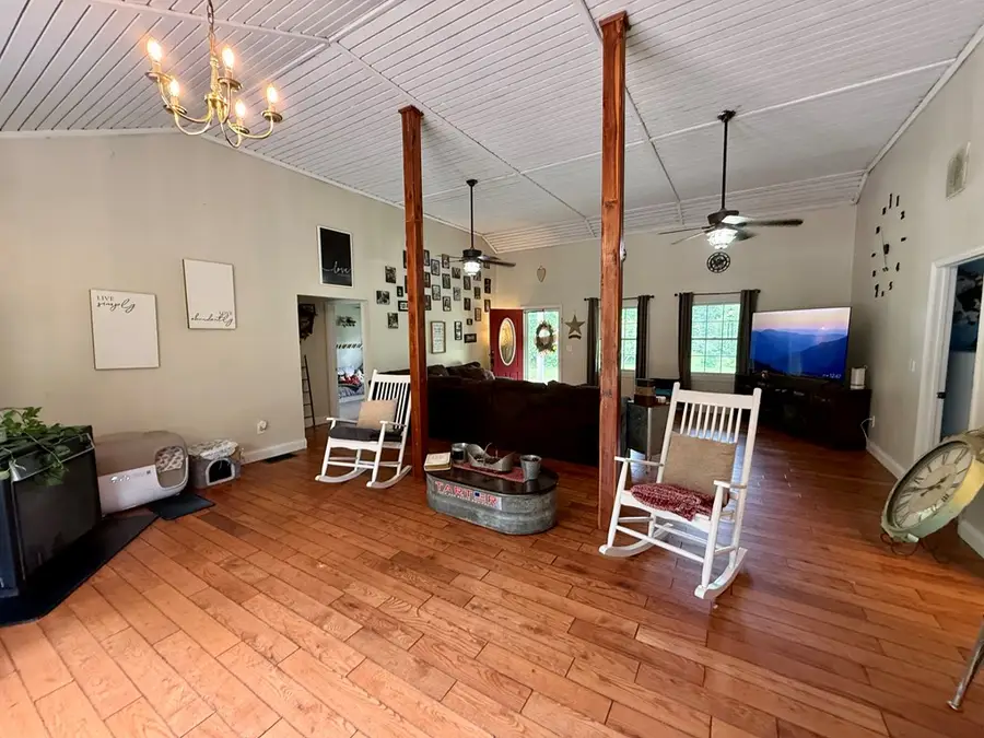 992 Red Branch Rd, Louisa, KY 41230 - #3