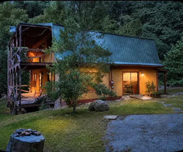 693 Billy Compton Branch, Pikeville, KY 41501