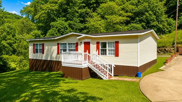 73 Hillside Dr, Forest Hills, KY 41527