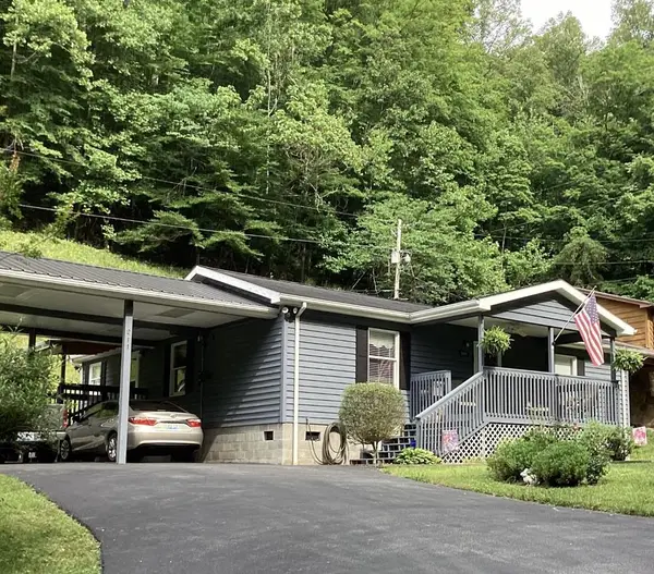 211 Meade Heights, Pikeville, KY 41501