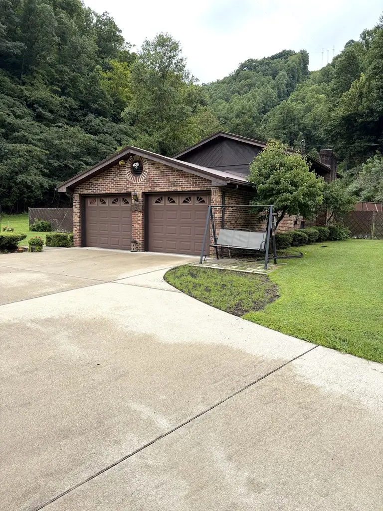 61 Leatherwood Lane, Dana, KY 41615 - #2