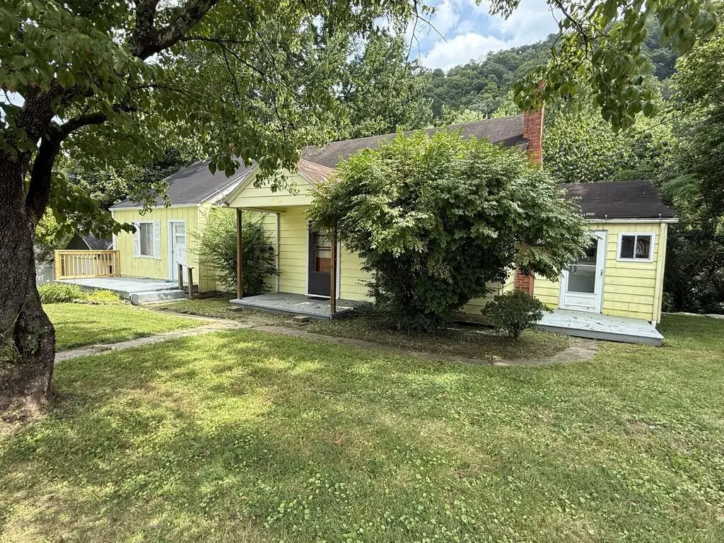 140 3rd Street Fox Bottom, Harold, KY 41635 - #1