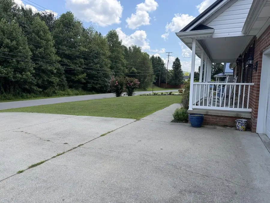 245 Hidden Valley Rd, Paintsville, KY 41240 - #2