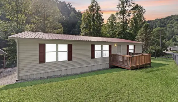 4374 Left Fork Maces Creek Road, Viper, KY 41774
