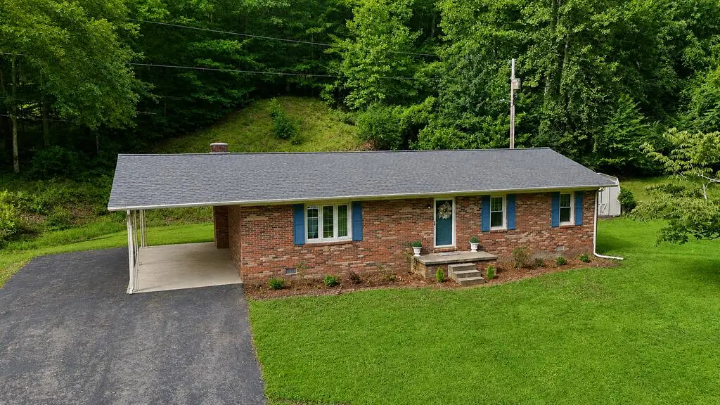 162 Castle Drive, Paintsville, KY 41240 - #1